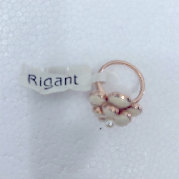ENAMEL ROSE GOLD WHITE FLOWER RING - Picture 5 of 5